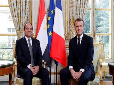   الرئيس السيسى لـ نظيره الفرنسى : موقف مصر ثابت تجاه الأزمة الليبية