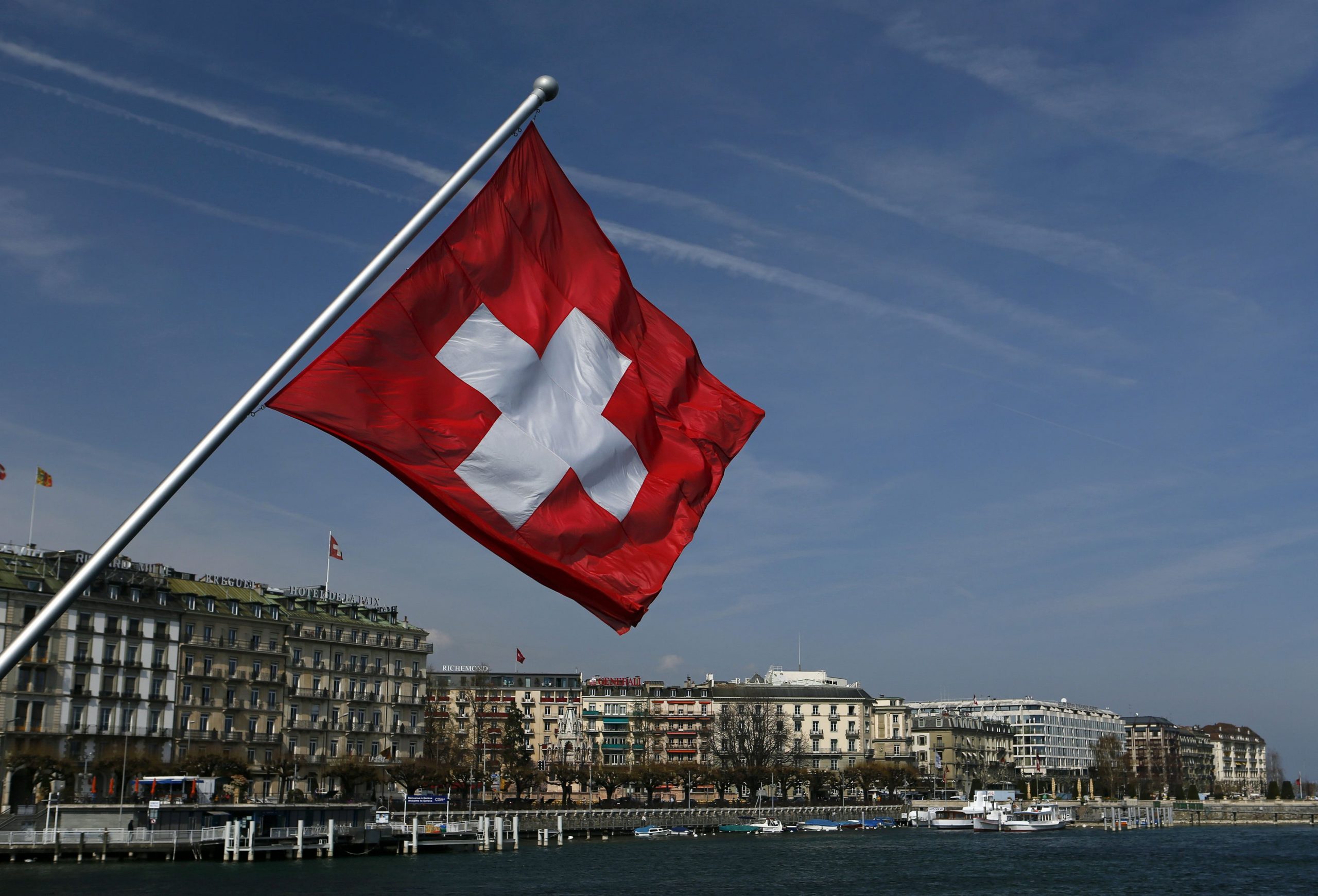   سويسرا تعيد فتح حدودها مع الدول المجاورة بدءا من 15 يونيو