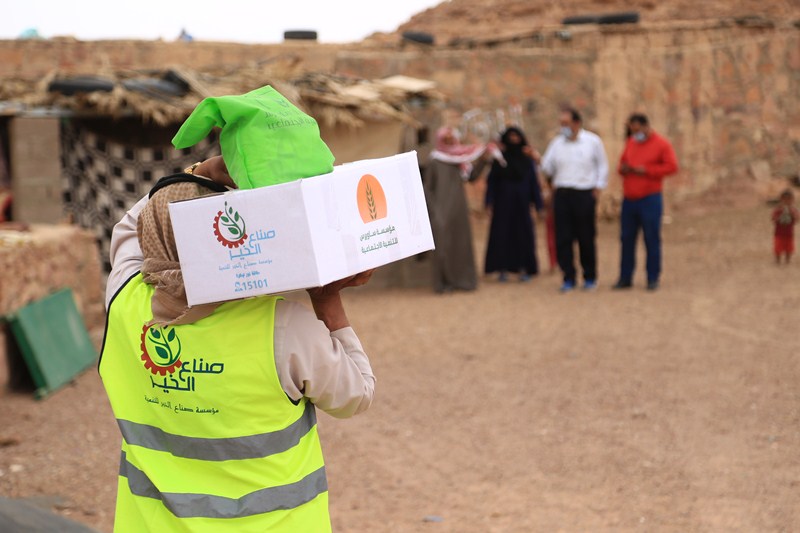   صناع الخير ومؤسسة ساويرس ينجحان فى توصيل مساعدتهما الإنسانية إلى سكان الوديان بأقاصى سيناء