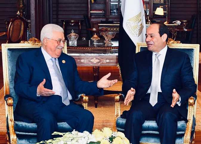   محمود عباس يهنئ الرئيس السيسي بعيد الفطر المبارك