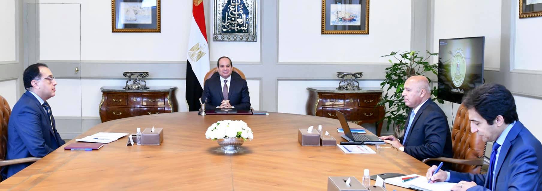 الرئيس السيسى يجتمع برئيس الوزراء ووزير النقل
