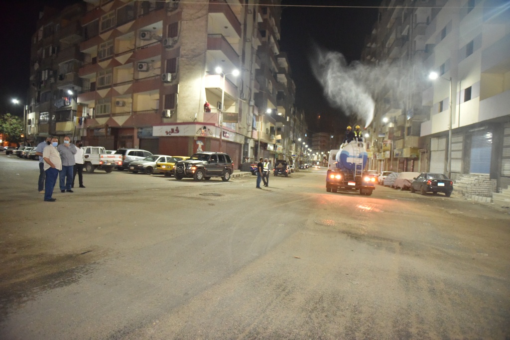   محافظ أسيوط يقود حملة مسائية لتنفيذ أعمال التطهير والنظافة بشوارع وميادين حى شرق وغرب