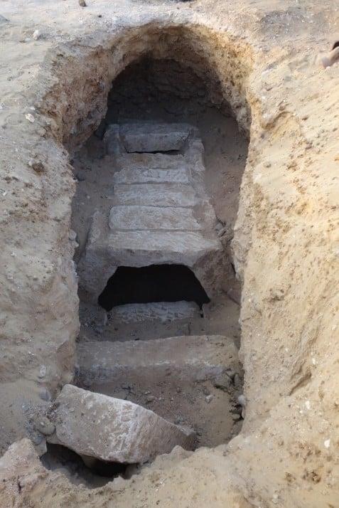   اكتشاف مقبرة أثرية بمنطقة البهنسا.. تعرف على التفاصيل