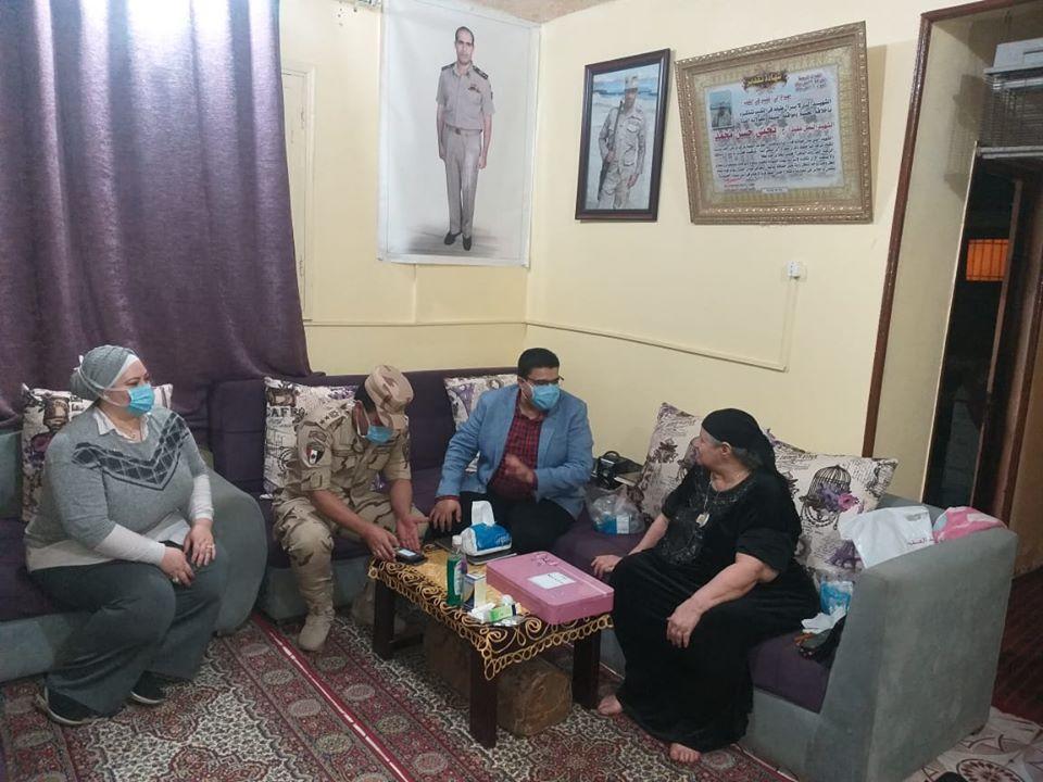   محافظة بني سويف تُعيد على أسر الشهداء من القوات المسلحة والشرطة بمناسبة عيد الفطر المبارك