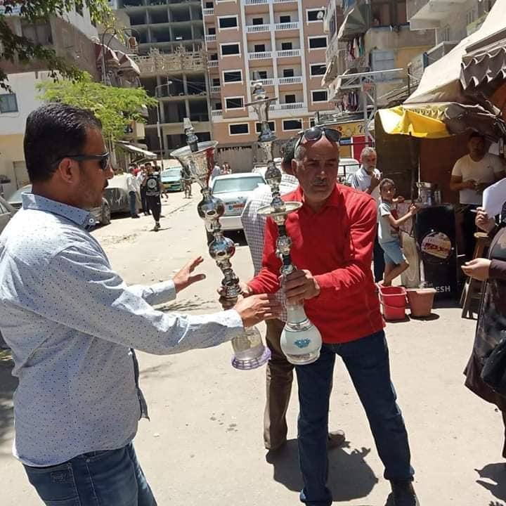   بأمر محافظ بورسعيد غلق مقهى بحي المناخ يقدم الشيشة للزبائن واستمرار استهتار عدد من الشباب بالإجراءات الإحترازية