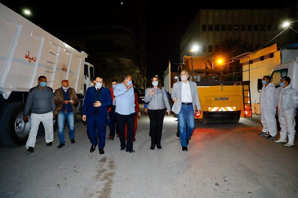   حملة نظافة ليلية مكبرة بدمياط استغلالا لفترة الحظر يقودها نائب المحافظ
