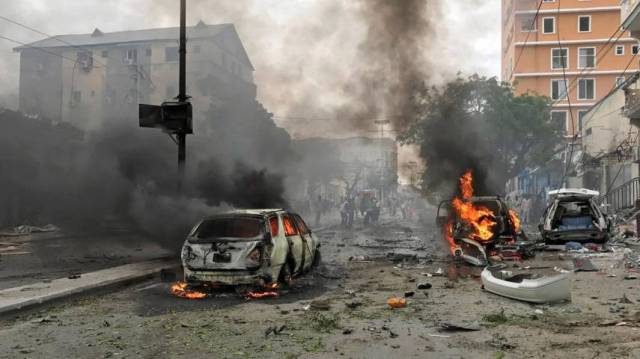   مقتل 6 بانفجار قنبلة في حافلة بالصومال