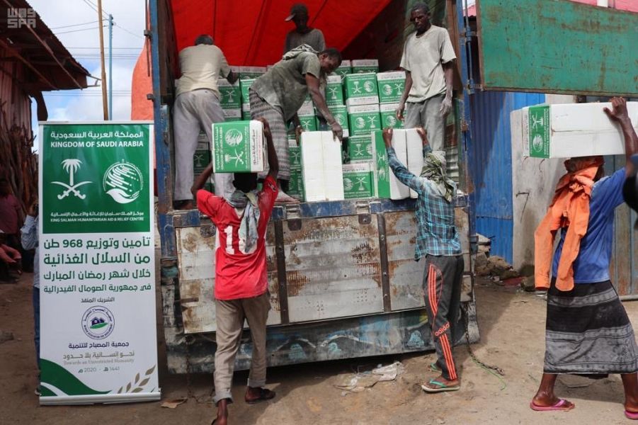   مركز الملك سلمان للإغاثة والأعمال الإنسانية يوزع سلال غذائية رمضانية في فلسطين والسودان وباكستان والصومال واليمن