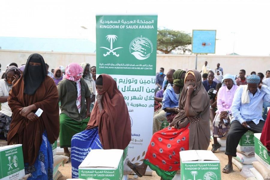   ‏‎مركز الملك سلمان للإغاثة يوزع سلال غذائية رمضانية في عدد من الدول