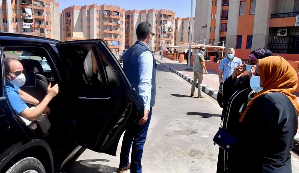   صور|| الرئيس السيسى يتفقد مشروع الأسمرات 3 السكنى بالمقطم