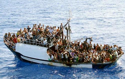   البحرية التونسية تنقذ 20 شخصَا من الغرق بينهم مصريين كانوا على متن مركب هجرة غير شرعية