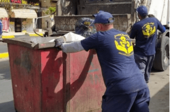   عمال نهضة مصر تنقذ رضيع من الموت في صندوق القمامة