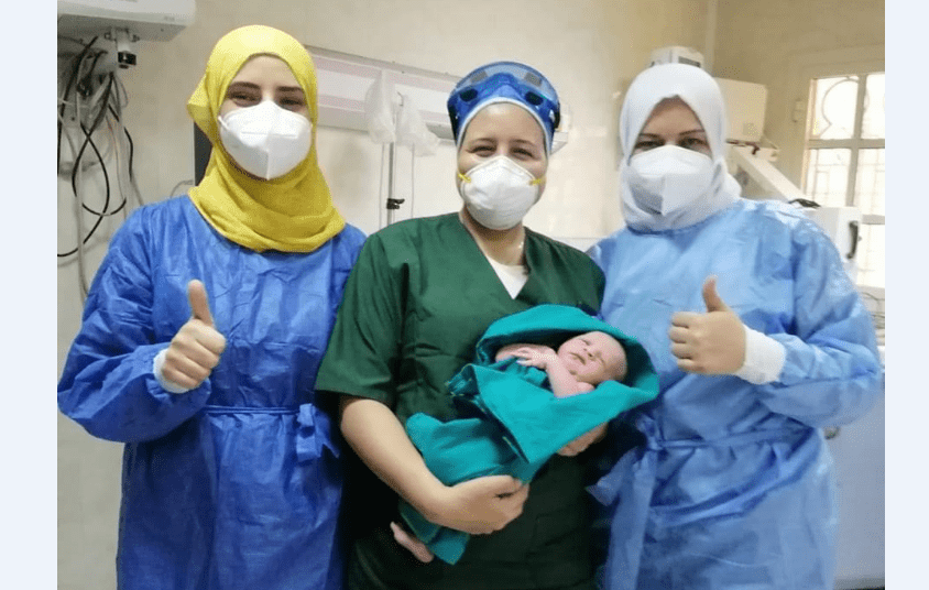   صور|| للمرة الثامنة.. مستشفى العجوزة تنجح فى ولادة قيصرية لمريضة مصابة بكورونا