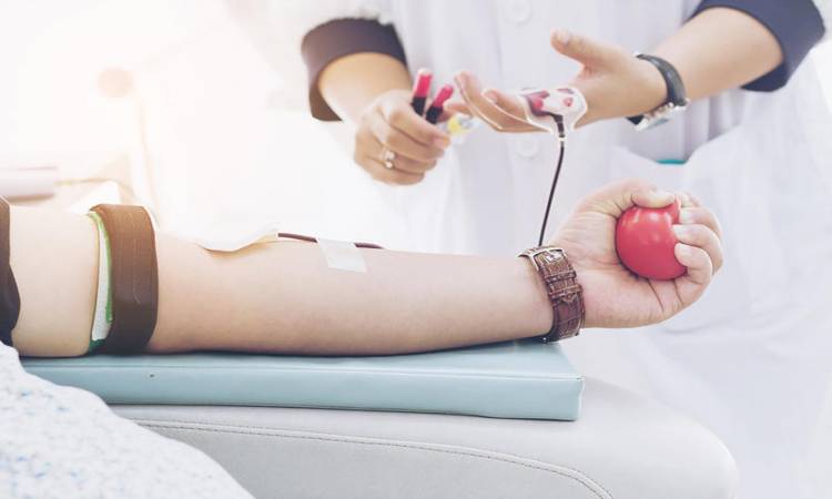   بنوك الدم تستقبل المتعافين من فيروس كورونا للتبرع بالبلازما