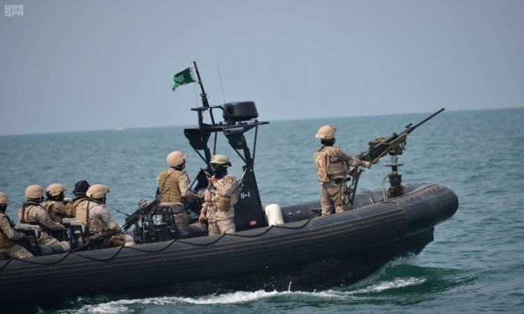   حرس الحدود السعودي يجبر ثلاثة قوارب إيرانية على العودة بعد دخولها المياه السعودية