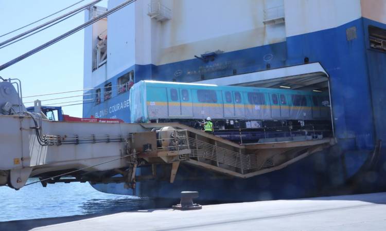   بالصور| وصول أول قطار مترو أنفاق جديد إلى ميناء الإسكندرية