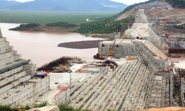   مبني على منحدر.. مساعد وزير الخارجية الأسبق: اندفاع المياه بقوة من هضبة إثيوبيا يهدد سد النهضة