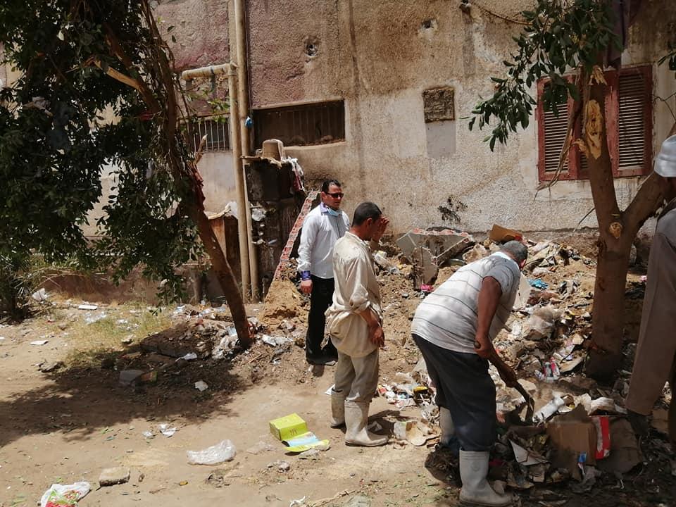   إزالة مباني مخالفة ودهن الأرصفة في حملة بمدينة الفشن
