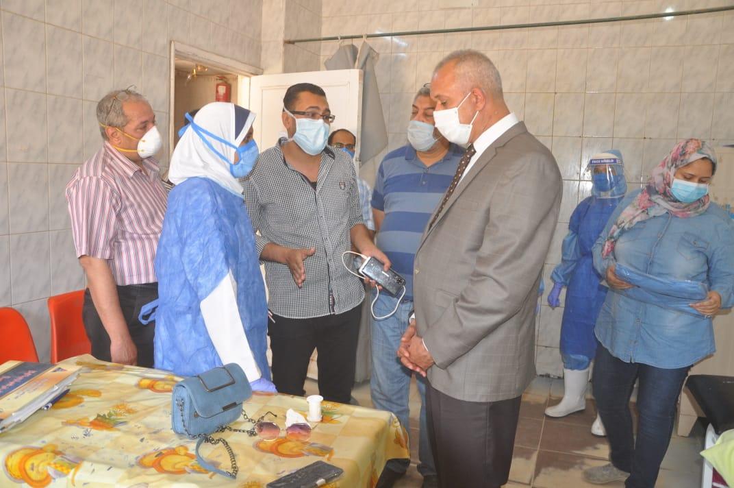   خروج ١١٢ حالة مصابة كورونا بعد تعافيهم من مستشفى فرشوط المركزي شمال قنا 