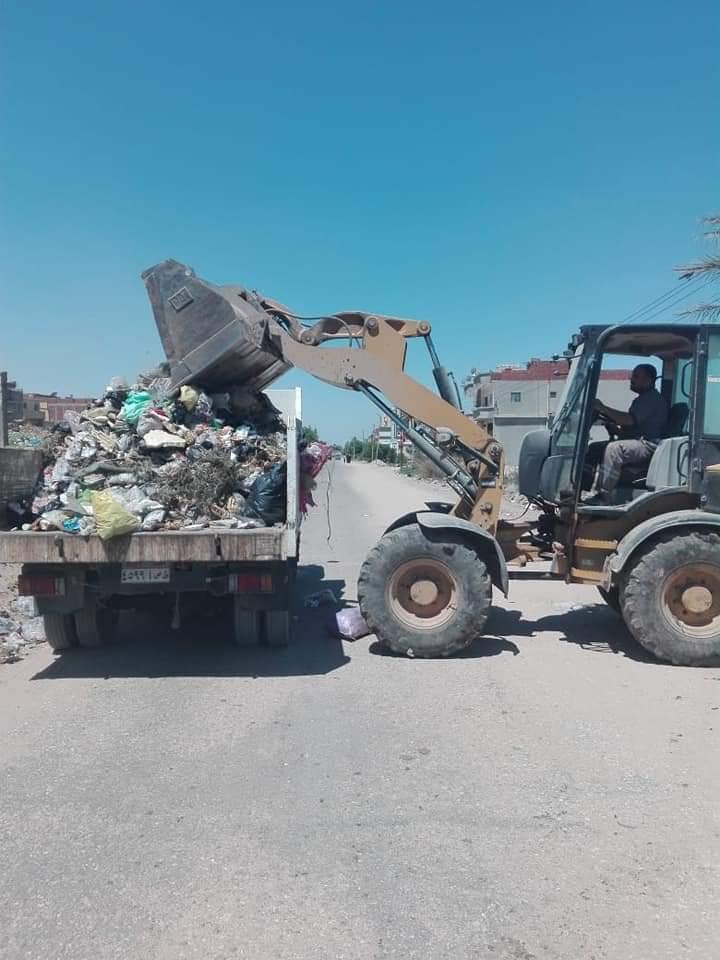   رفع 20 طن قمامة من قرية الواصفية تنفيذا لتوجيهات رئيس أبوصوير «الجديد»