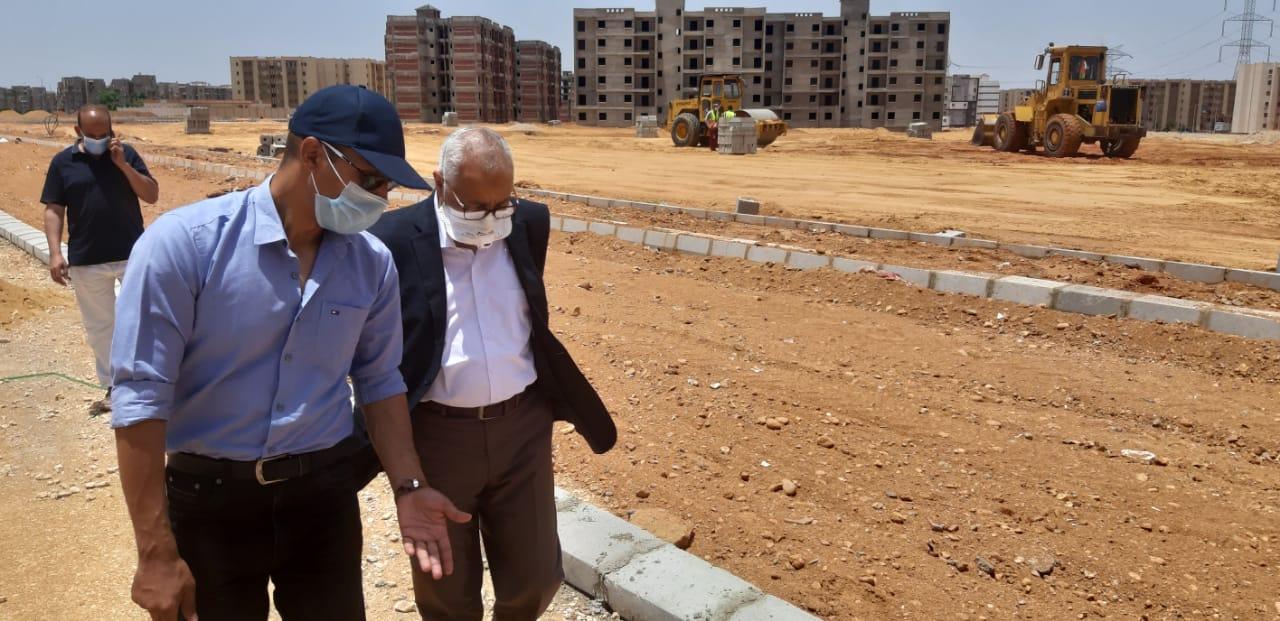   مساعد نائب رئيس "هيئة المجتمعات العمرانية" يتفقد المشروعات الجارى تنفيذها بمدينة الشروق