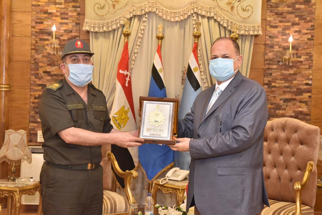   محافظ أسيوط يقدم التهنئة للواء «خالد لبيب» لتعيينه قائدًا للمنطقة الجنوبية العسكرية