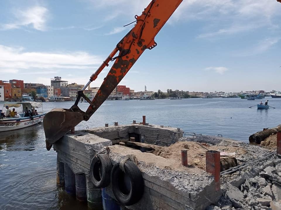   محافظ دمياط تؤكد استمرار الحملة المكبرة لتطهير و رفع المخلفات وإزالة التعديات على جسور النيل برأس البر