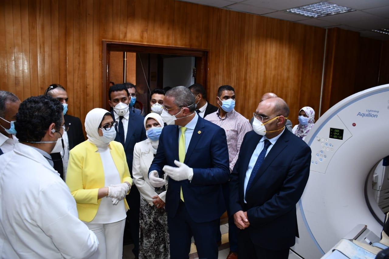   وزيرة الصحة ومحافظ الفيوم يتفقدان مستشفى التأمين الصحي 
