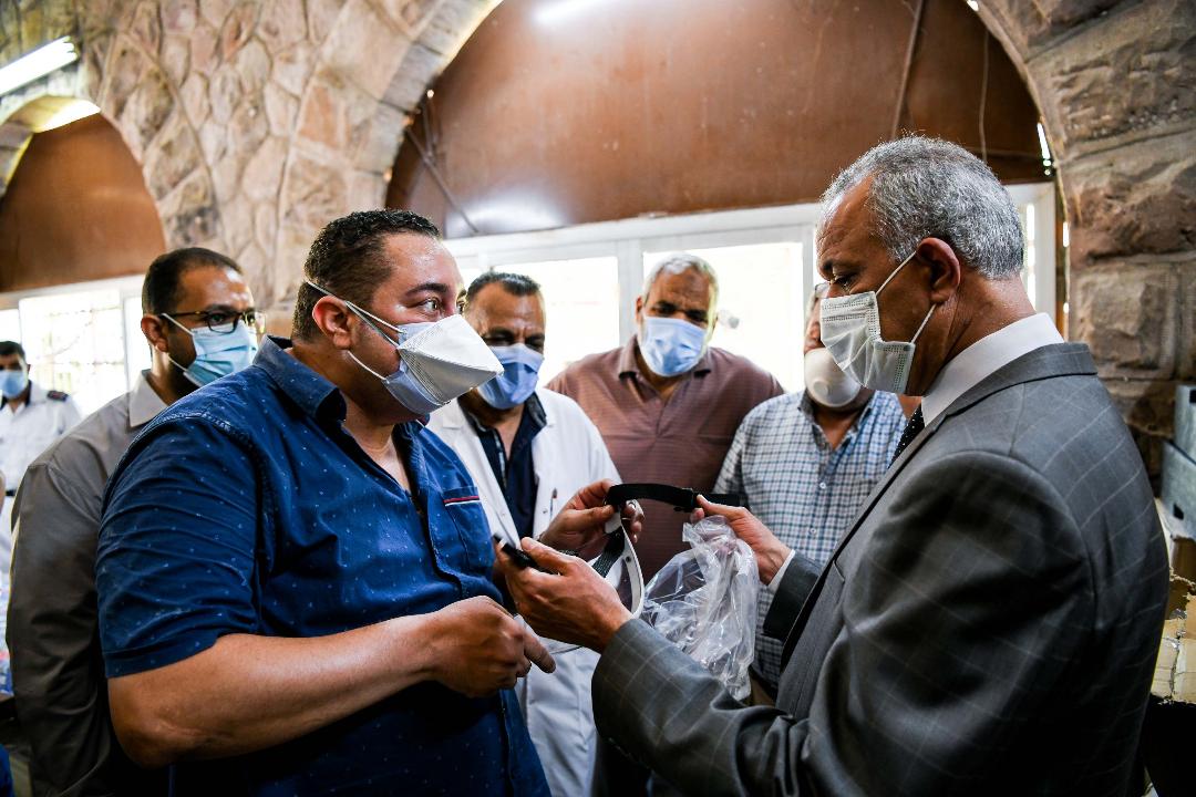   «كمال شلبى»  يتفقد مستشفى الحميات بمدينة قنا