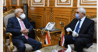  وزير الانتاج الحربي يلتقي سفير العراق في القاهرة