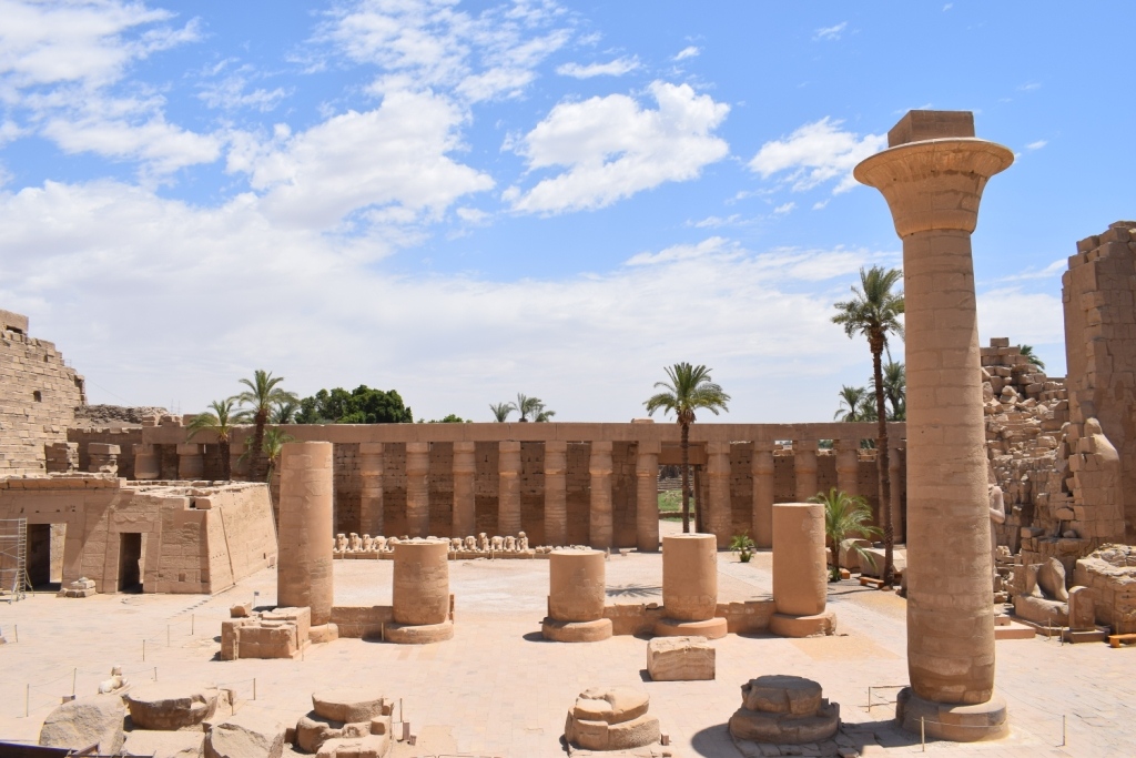   المعابد والمقابر الفرعونية بالأقصر تتزين لاستقبال السائحين أول يوليو