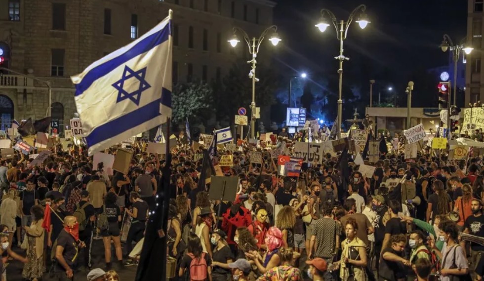   الآلاف يتظاهرون ضد سياسة نتنياهو  في القدس والمطالبة باستقالته