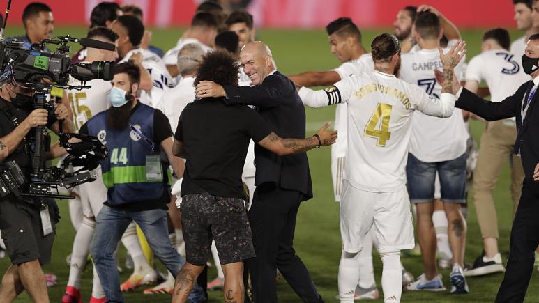   عاجل|| ريال مدريد يتوج بلقب الدوري الإسباني للمرة الرابعة والثلاثين
