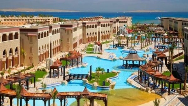   «السياحة» تسلم ١١ فندقا بأربعة محافظات شهادة السلامة الصحية