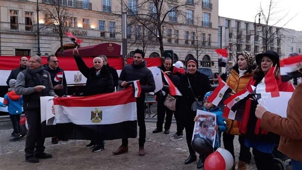   الجاليات المصرية في الخارج تعلن تفوضها للرئيس السيسي لاتخاذ الإجراءات اللازمة لحماية الأمن القومي