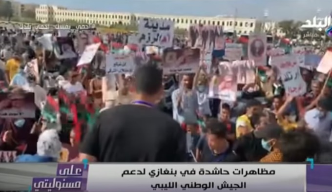   بعد ضرب قاعدة الوطية.. أحمد موسى: مظاهرات حاشدة في بنغازي لدعم الجيش الوطني الليبي