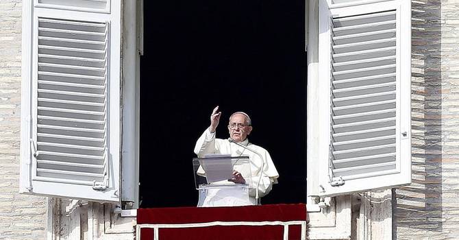   فى صلاة التبشير الملائكي.. البابا فرنسيس يبتهل إلى الله لوقف إطلاق النار العالمي والفوري