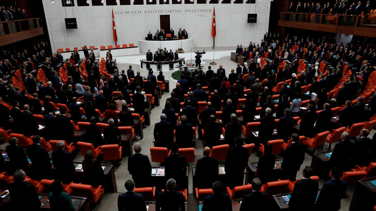   البرلمان التركي يقر قانونا مثيرا للجدل