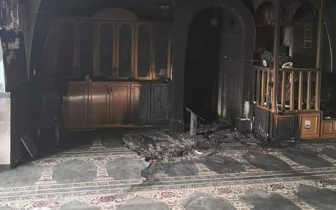   مستوطنون إسرائيليون يحرقون مسجدا فى مدينة البيرة برام الله