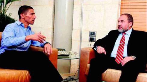   لأول مرة الخارجية الإسرائيلية تعين عربى من البدو سفيرا.. وليبرمان يصفه بـ «الوطني الإسرائيلي»