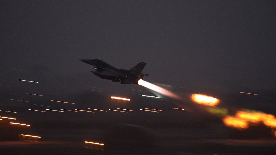   أحمد موسى: طائرات مقاتلة دمرت 9 أهداف فى قاعدة الوطية الليبية.. فيديو