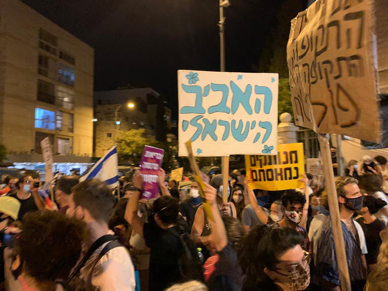   عاجل| الآلاف يتظاهرون ضد نتانياهو أمام مقر إقامته