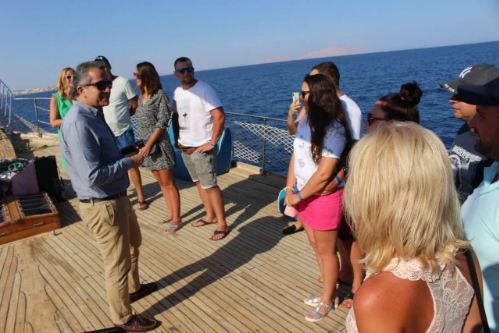   وزير السياحة يتابع الإجراءات الوقائية بالمراكب السياحية فى شرم الشيخ