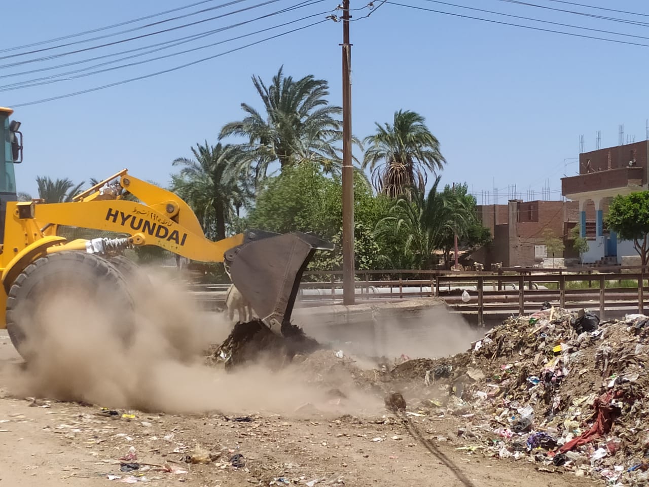   محافظ أسيوط: رفع أكوام القمامة المتراكمة على مصرف قنطرة الحما بمركز منفلوط