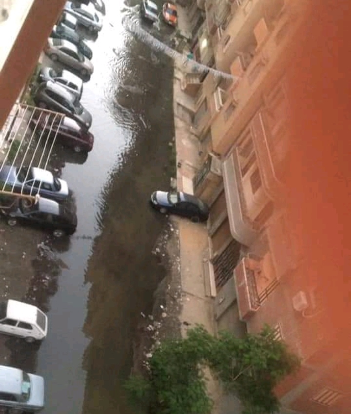   غرق شوارع أرض الجمعيات بالإسماعيلية في مياه الصرف الصحي