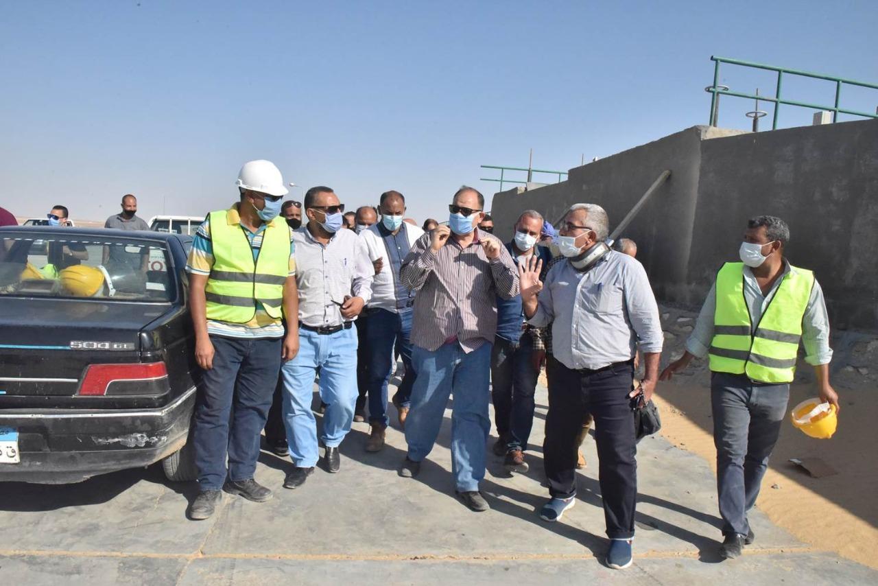   محافظ أسيوط يتفقد محطة معالجة صرف صحي منفلوط بالعتامنة بالظهير الصحراوي