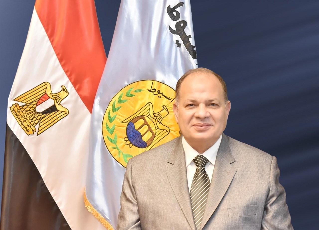   محافظ أسيوط يهنئ رئيس الجمهورية والشعب المصرى بمناسبة عيد الأضحى المبارك