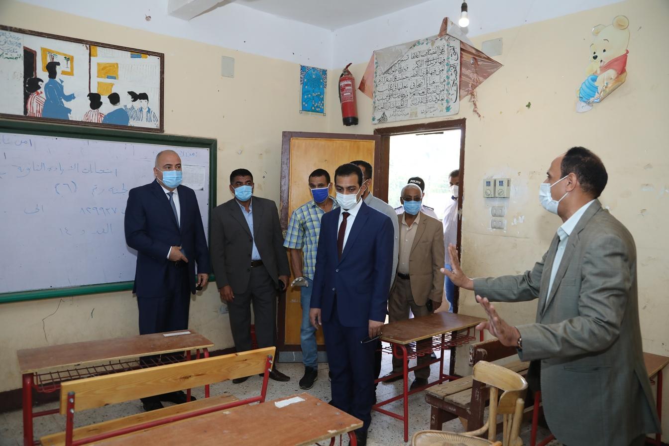   "الداودى " يتفقد لجان الثانوية العامة بمدينة الوقف شمال محافظة قنا 