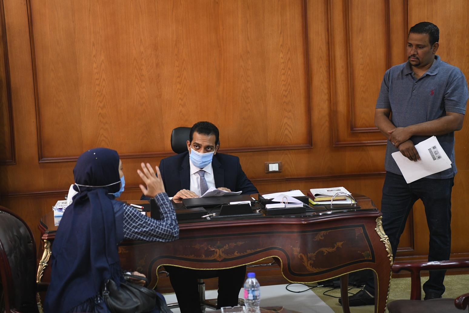 قيادات محافظة قنا يستقبلون المواطنين للاستماع لمشاكلهم والعمل على حلها
