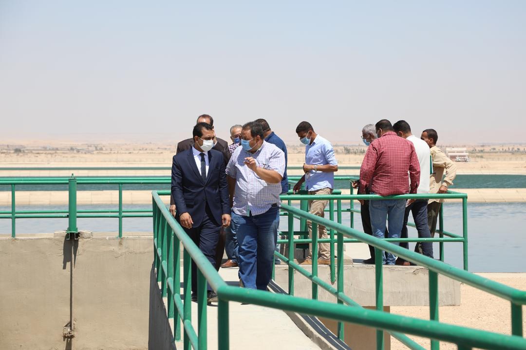   نائب محافظ قنا يتفقد محطة معالجة الصرف الصحي بمدينة فرشوط 
